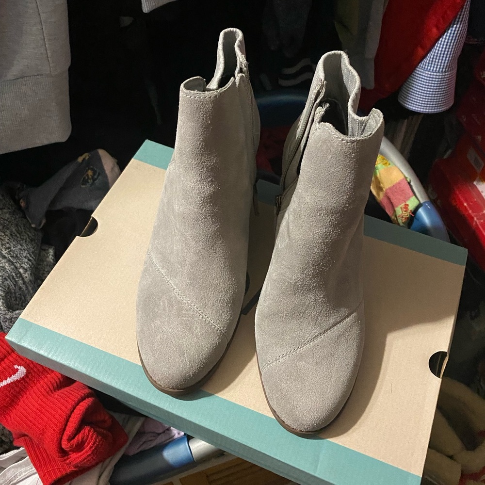 Toms Sadie cement suede size 8 worn one time